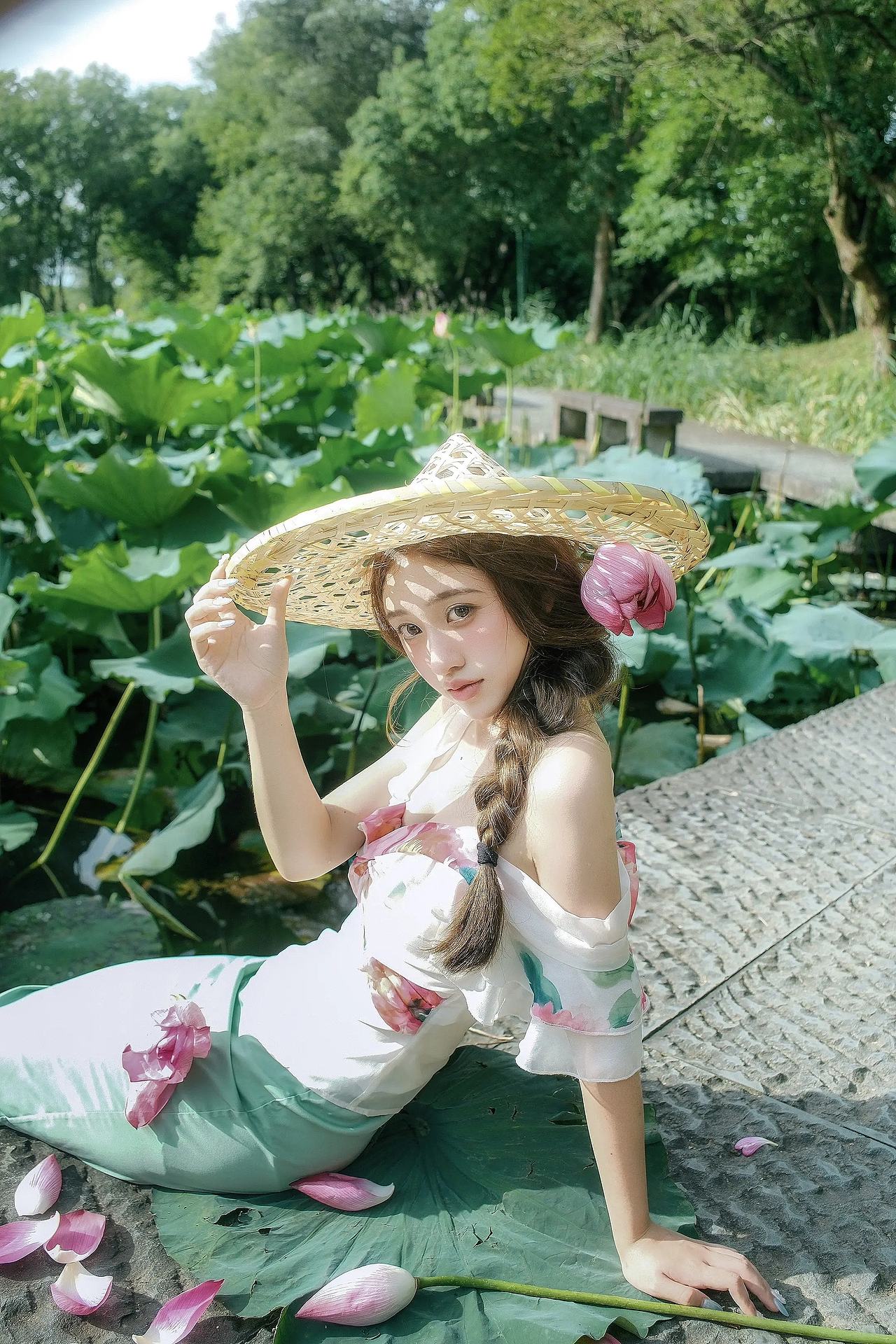 荷花少女 人像摄影（图ZNDEwMTQyODM2） - 人像摄影 - 站酷设计师不会拍照的设计狮原创素材 - 站酷ZCOOL