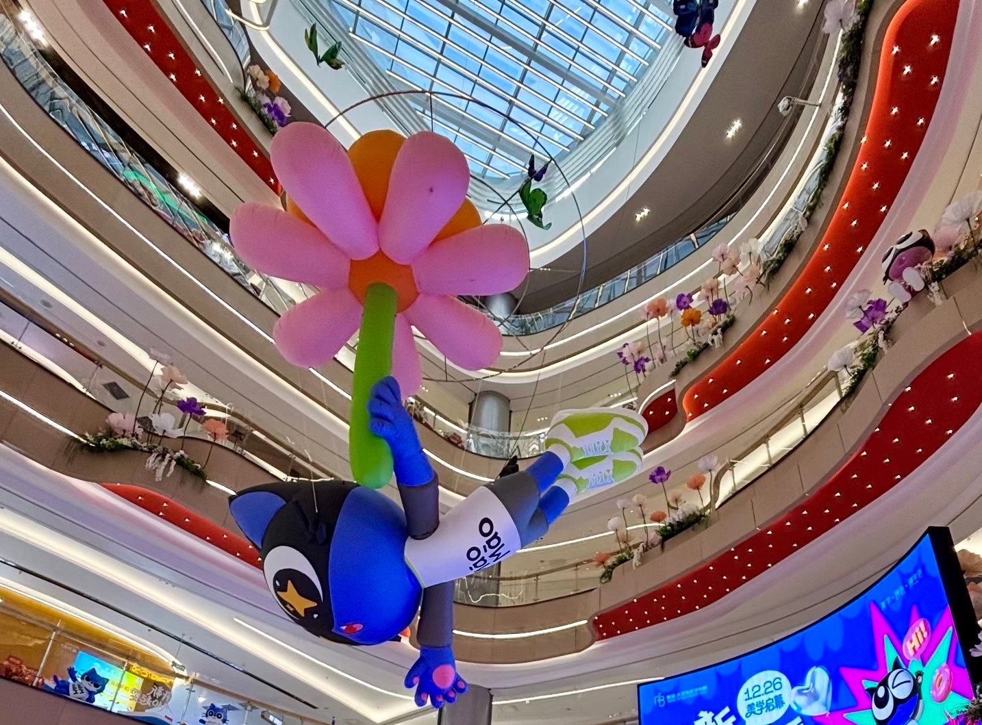 3个筛选维度｜深圳商场节日美陈氛围升级包装设计公司考察参考（图ZMTU3NjAyNTY=） - 观点 - 站酷设计师柿子创意机构原创素材 - 站酷ZCOOL