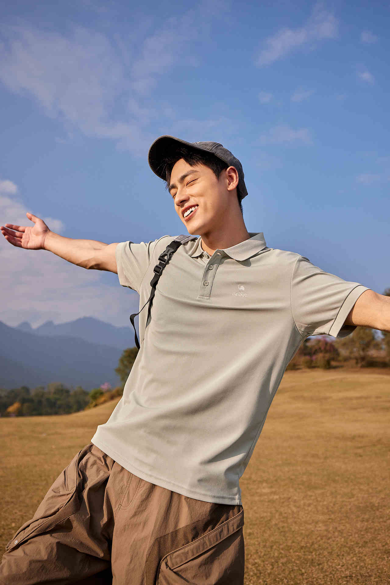 #骆驼户外#盛夏出逃计划，奔赴草坪山野🌿（图ZNDEwMjM4OTU2） - 人像摄影 - 站酷设计师JaKe杰原创素材 - 站酷ZCOOL