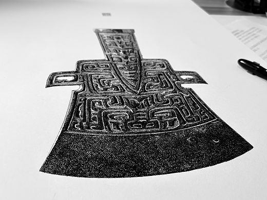 文物钢笔插画｜大洋遗珍· 兽面纹双系带銎青铜钺