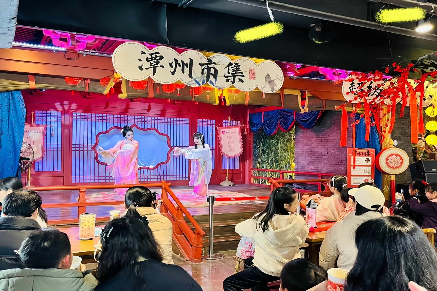 商业街中段客流断层？用美陈氛围将过路空间变打卡点-肆墨设计（图ZMTU3NzQyMjg=） - 观点 - 站酷设计师先锋策划设计汇原创素材 - 站酷ZCOOL