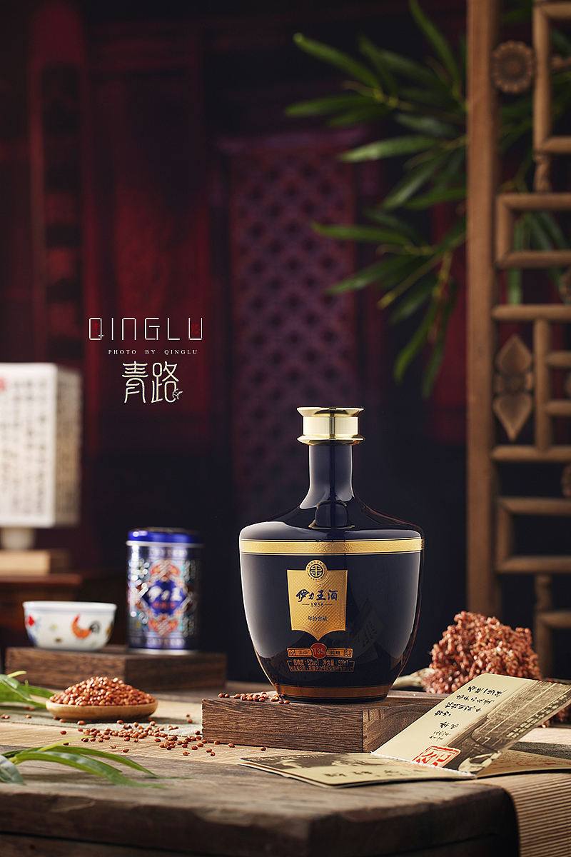 白酒摄影 | 伊力王酒1956年份窖藏（图ZNDEwNDExOTAw） - 产品摄影 - 站酷设计师青路原创素材 - 站酷ZCOOL