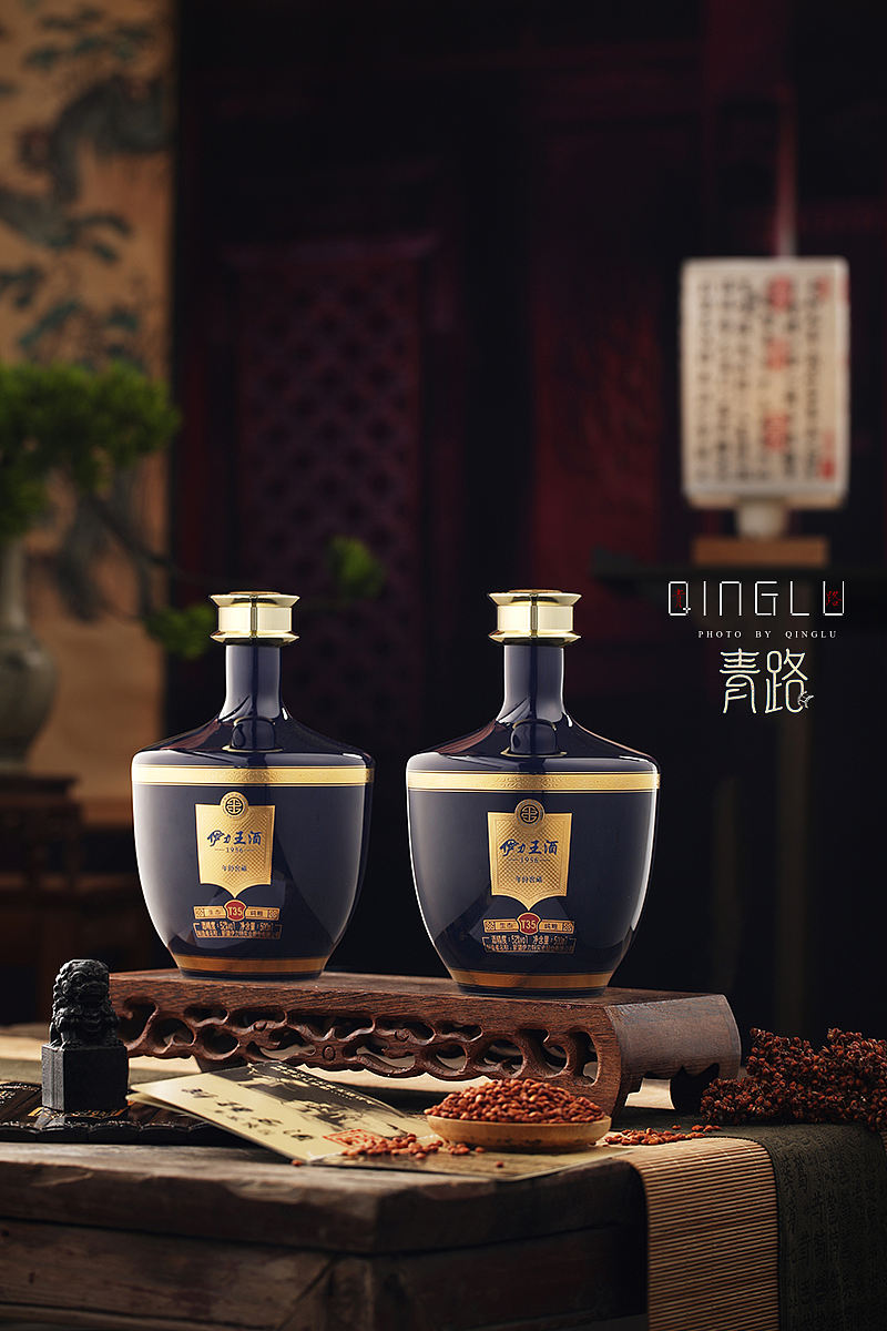 白酒摄影 | 伊力王酒1956年份窖藏（图ZNDEwNDExOTA0） - 产品摄影 - 站酷设计师青路原创素材 - 站酷ZCOOL