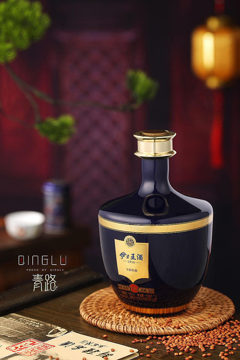 白酒摄影 | 伊力王酒1956年份窖藏（图ZNDEwNDExOTI0） - 产品摄影 - 站酷设计师青路原创素材 - 站酷ZCOOL