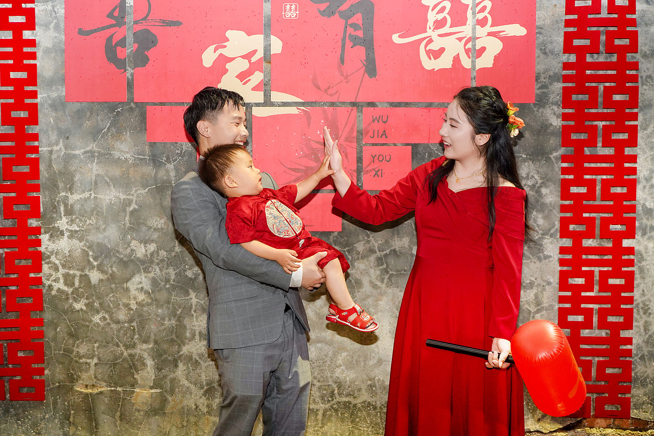 大红棚婚礼跟拍（图ZNDEwNjMxMDM2） - 人像摄影 - 站酷设计师摄影师何小康原创素材 - 站酷ZCOOL