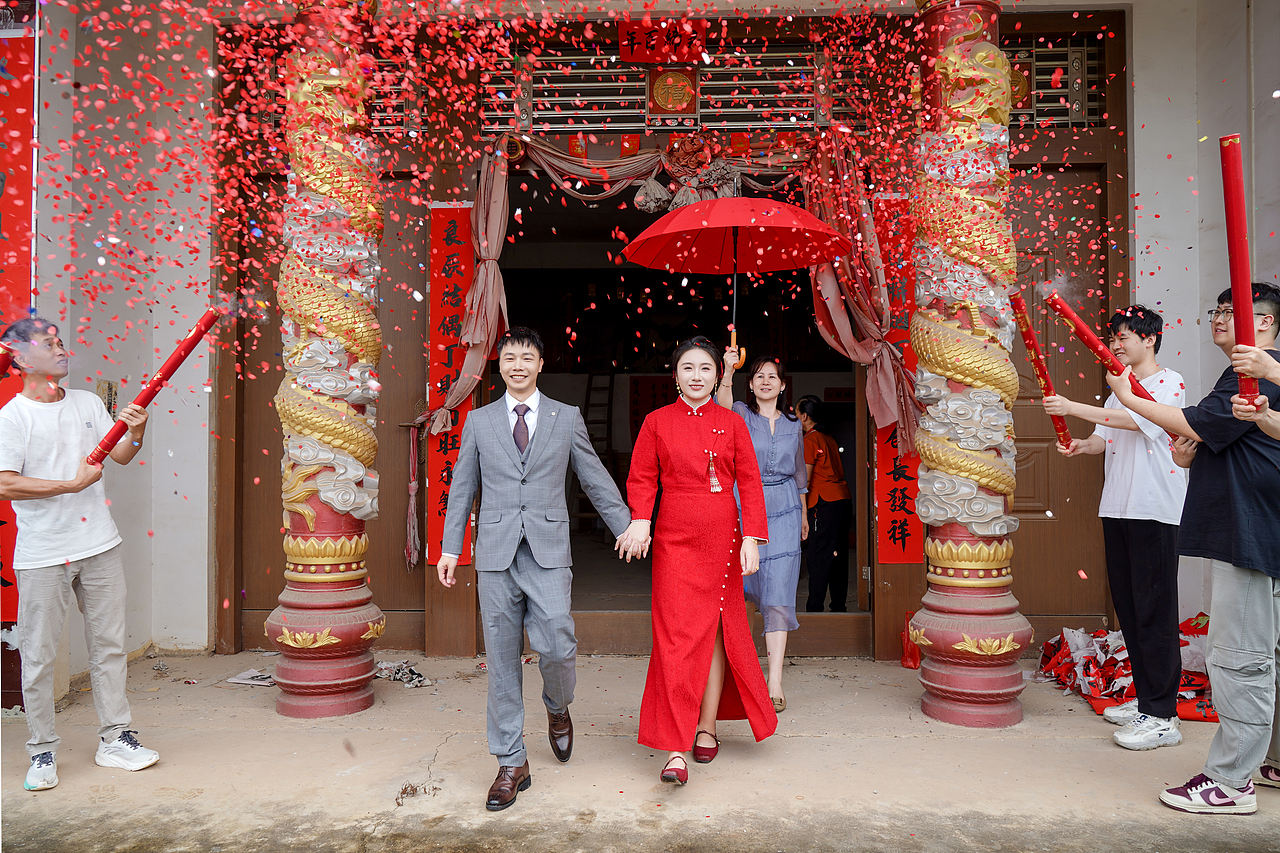 大红棚婚礼跟拍（图ZNDEwNjMxMDEy） - 人像摄影 - 站酷设计师摄影师何小康原创素材 - 站酷ZCOOL