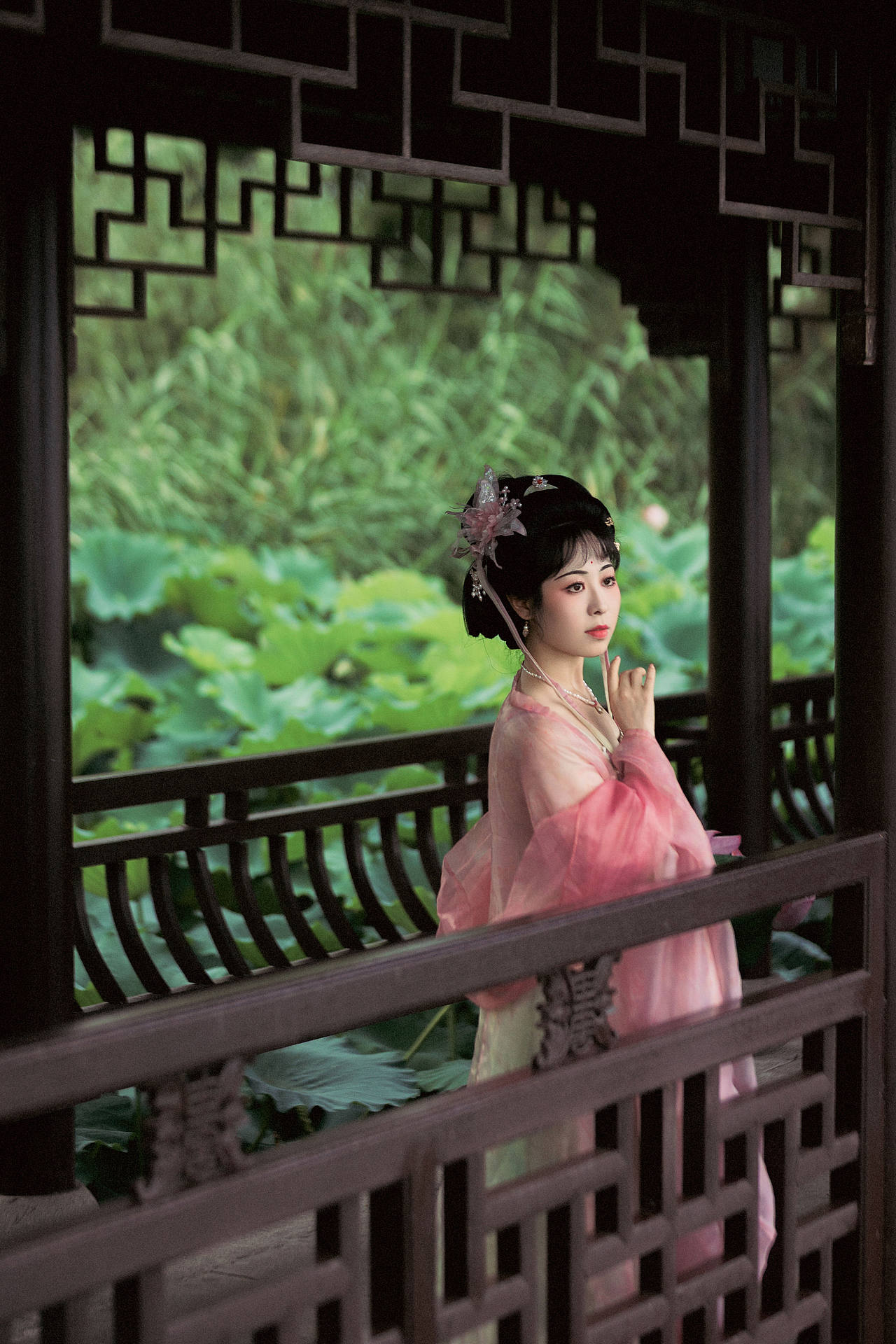 碧荷照影（图ZNDEwNjMyOTQw） - 人像摄影 - 站酷设计师若寒Rock原创素材 - 站酷ZCOOL