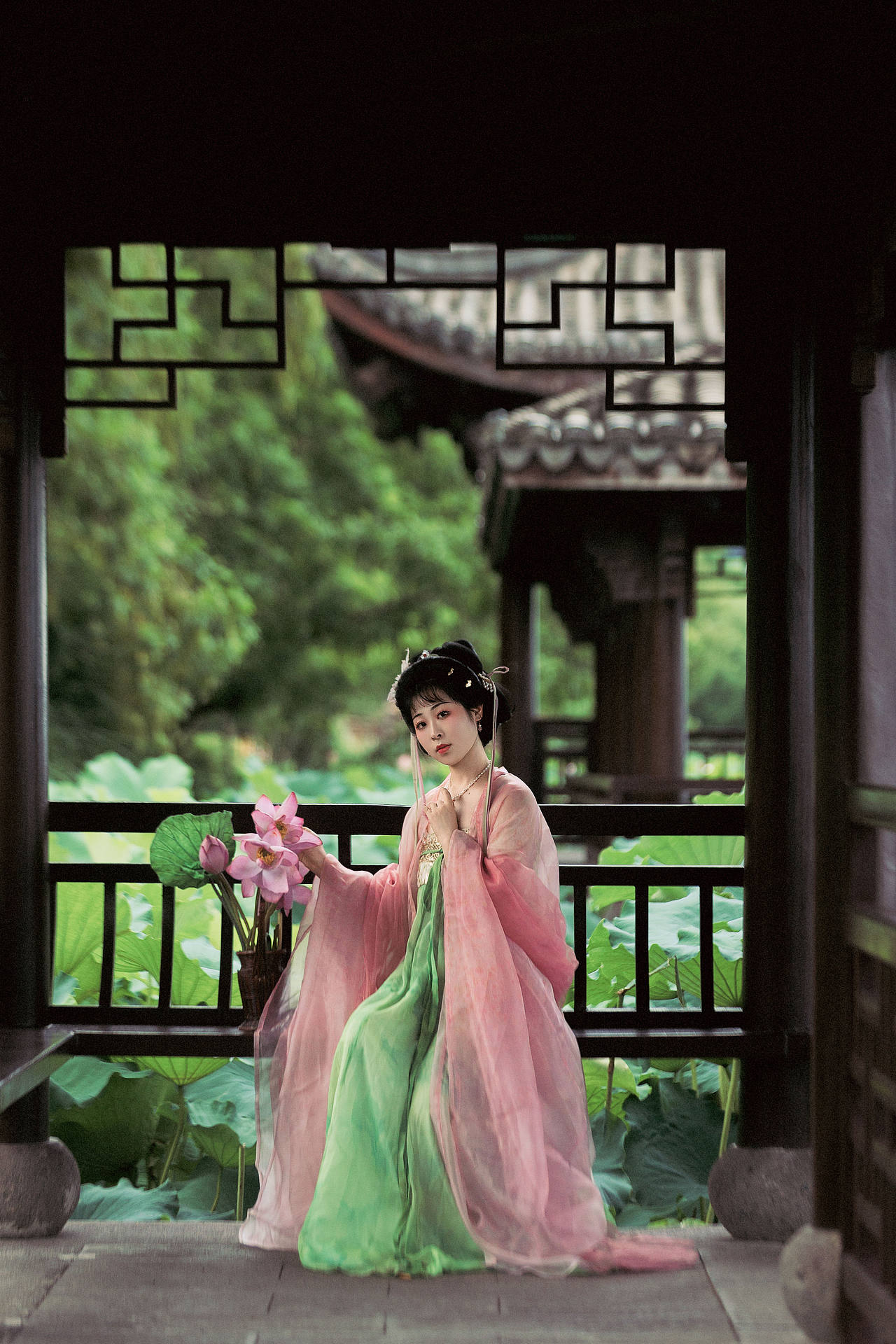 碧荷照影（图ZNDEwNjMyOTUy） - 人像摄影 - 站酷设计师若寒Rock原创素材 - 站酷ZCOOL