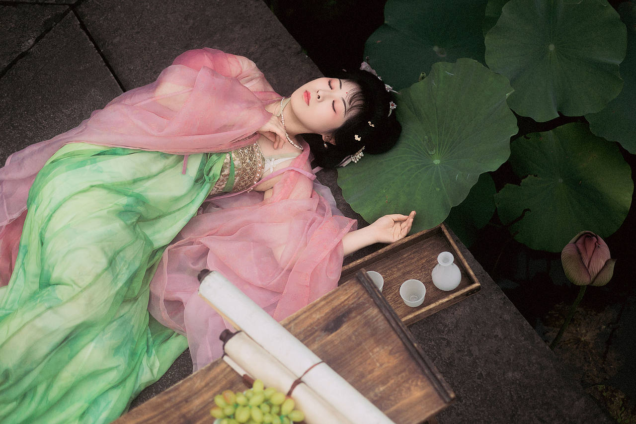 碧荷照影（图ZNDEwNjMzMDM2） - 人像摄影 - 站酷设计师若寒Rock原创素材 - 站酷ZCOOL