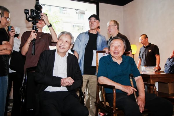 董明摄影艺术特展开幕，聚焦华人艺术家、黄山风光和抽象表达（图ZMTU3OTE1NDA=） - 资讯 - 站酷设计师第一资讯播报原创素材 - 站酷ZCOOL