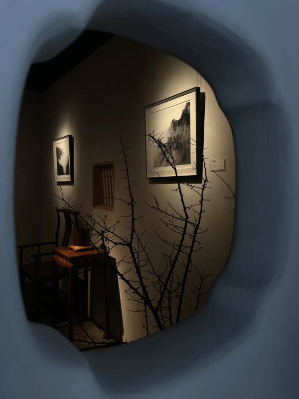 董明摄影艺术特展开幕，聚焦华人艺术家、黄山风光和抽象表达（图ZMTU3OTE1NjQ=） - 资讯 - 站酷设计师第一资讯播报原创素材 - 站酷ZCOOL