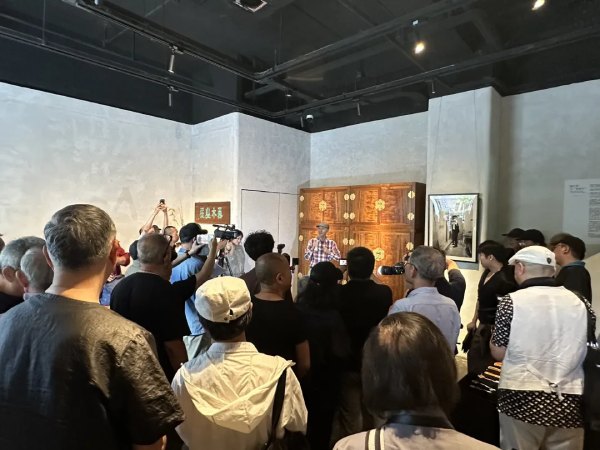 董明摄影艺术特展开幕，聚焦华人艺术家、黄山风光和抽象表达（图ZMTU3OTE1ODg=） - 资讯 - 站酷设计师第一资讯播报原创素材 - 站酷ZCOOL