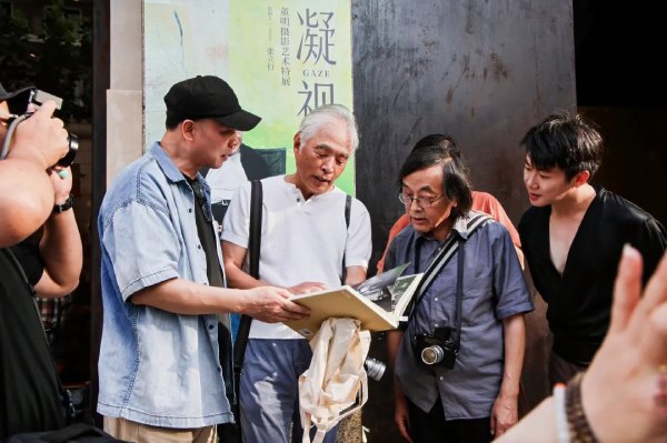 董明摄影艺术特展开幕，聚焦华人艺术家、黄山风光和抽象表达（图ZMTU3OTE1OTY=） - 资讯 - 站酷设计师第一资讯播报原创素材 - 站酷ZCOOL
