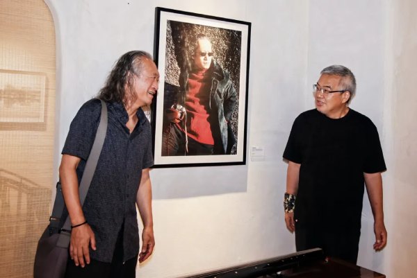 董明摄影艺术特展开幕，聚焦华人艺术家、黄山风光和抽象表达（图ZMTU3OTE2MDQ=） - 资讯 - 站酷设计师第一资讯播报原创素材 - 站酷ZCOOL