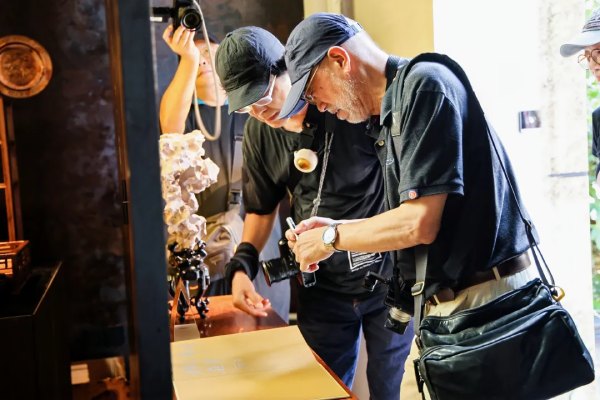 董明摄影艺术特展开幕，聚焦华人艺术家、黄山风光和抽象表达（图ZMTU3OTE2MDg=） - 资讯 - 站酷设计师第一资讯播报原创素材 - 站酷ZCOOL