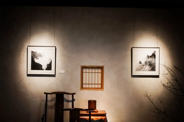 董明摄影艺术特展开幕，聚焦华人艺术家、黄山风光和抽象表达（图ZMTU3OTE2MTY=） - 资讯 - 站酷设计师第一资讯播报原创素材 - 站酷ZCOOL