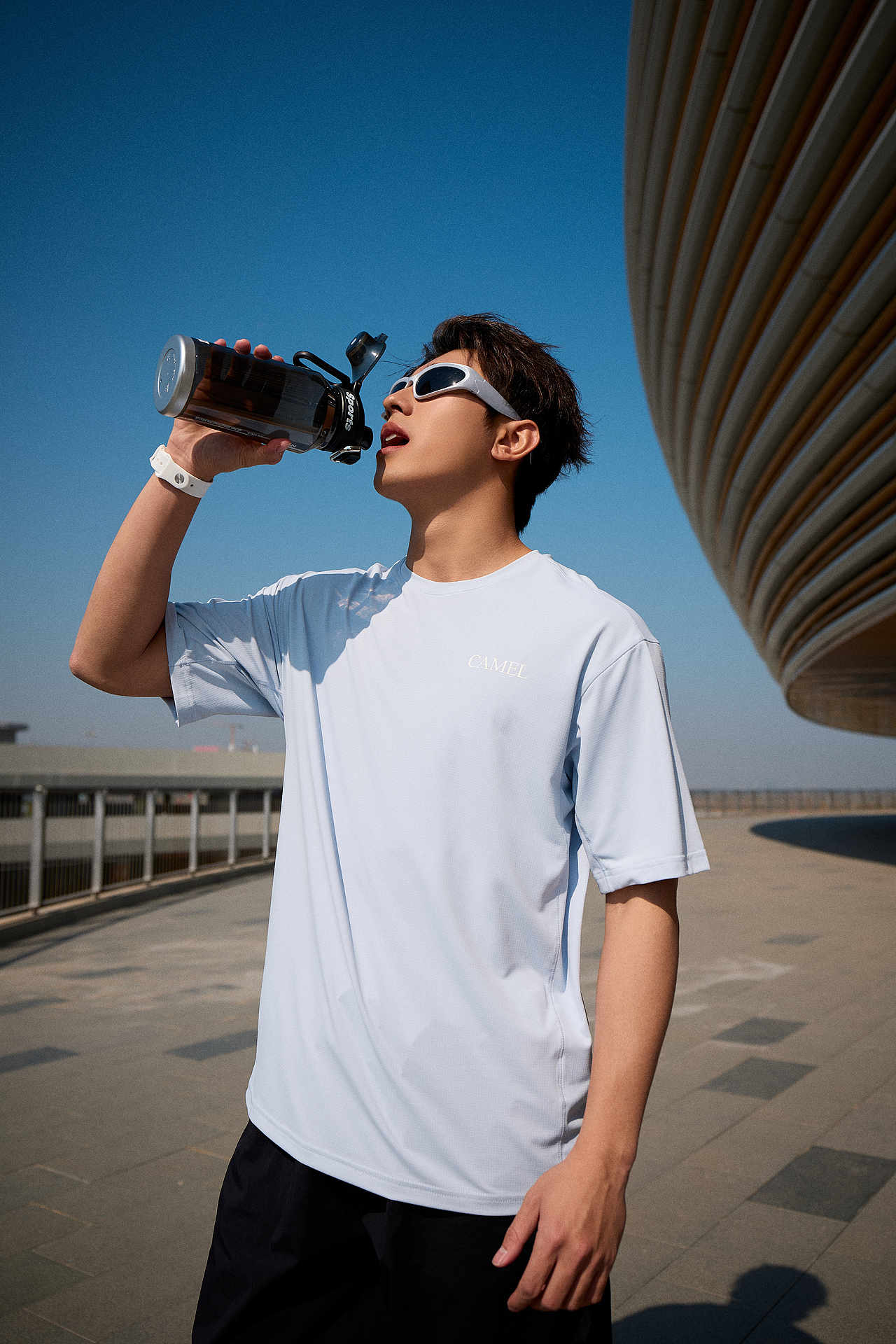 晴空为伴，自在运动 / 骆驼伴你享受运动（图ZNDEwNzk0MDQ4） - 人像摄影 - 站酷设计师JaKe杰原创素材 - 站酷ZCOOL