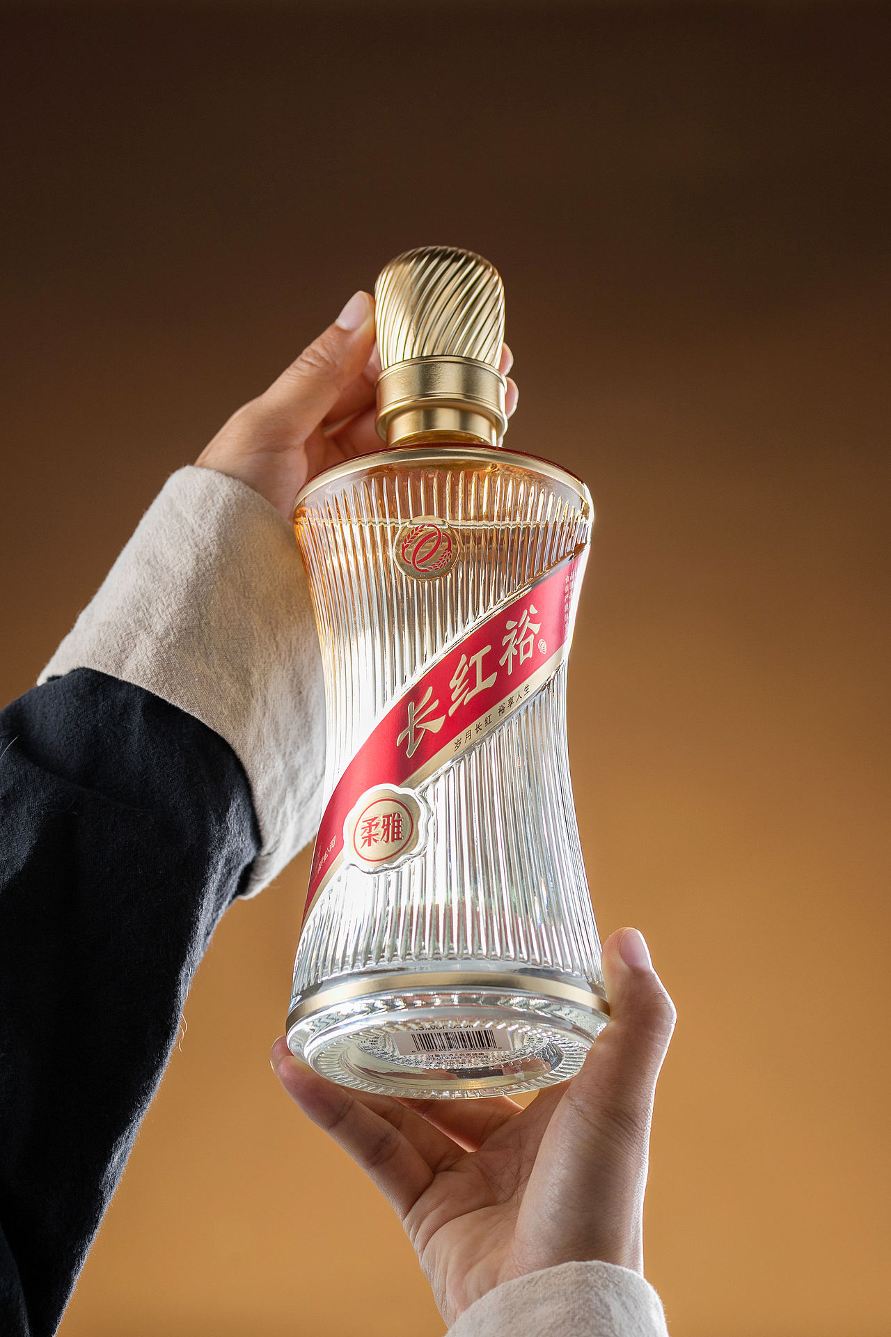 长红裕·柔雅43度白酒拍摄（图ZNDEwODAxMDQw） - 产品摄影 - 站酷设计师郝神奇丶原创素材 - 站酷ZCOOL