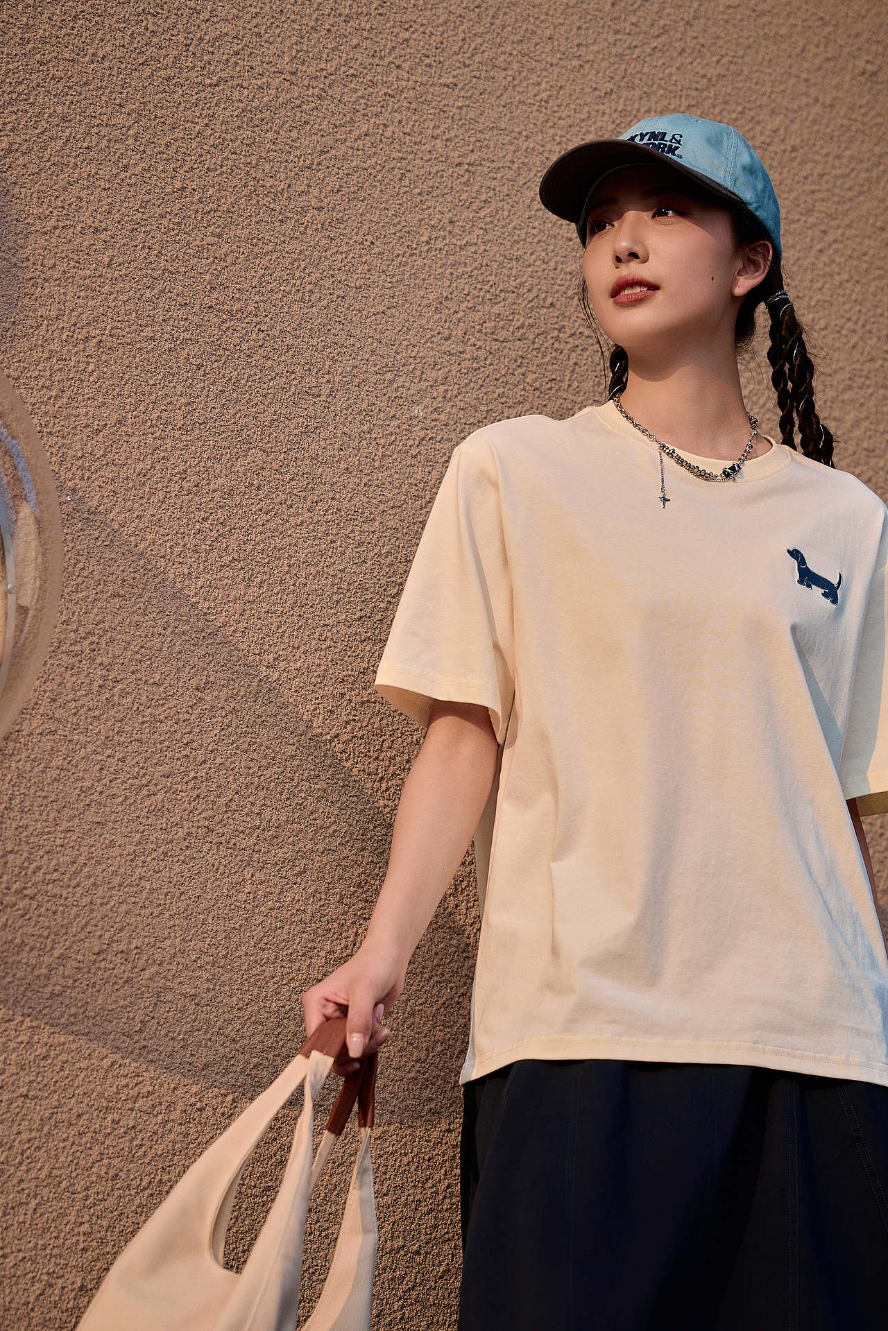 骆驼｜夏日街头，自在随性（图ZNDEwODcyMDY4） - 人像摄影 - 站酷设计师JaKe杰原创素材 - 站酷ZCOOL