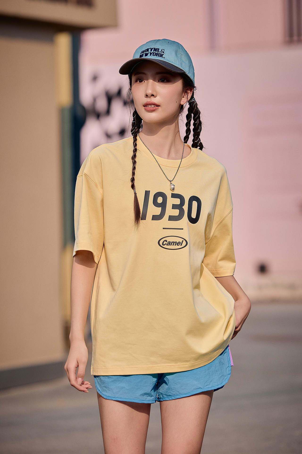 骆驼｜夏日街头，自在随性（图ZNDEwODcyNjcy） - 人像摄影 - 站酷设计师JaKe杰原创素材 - 站酷ZCOOL