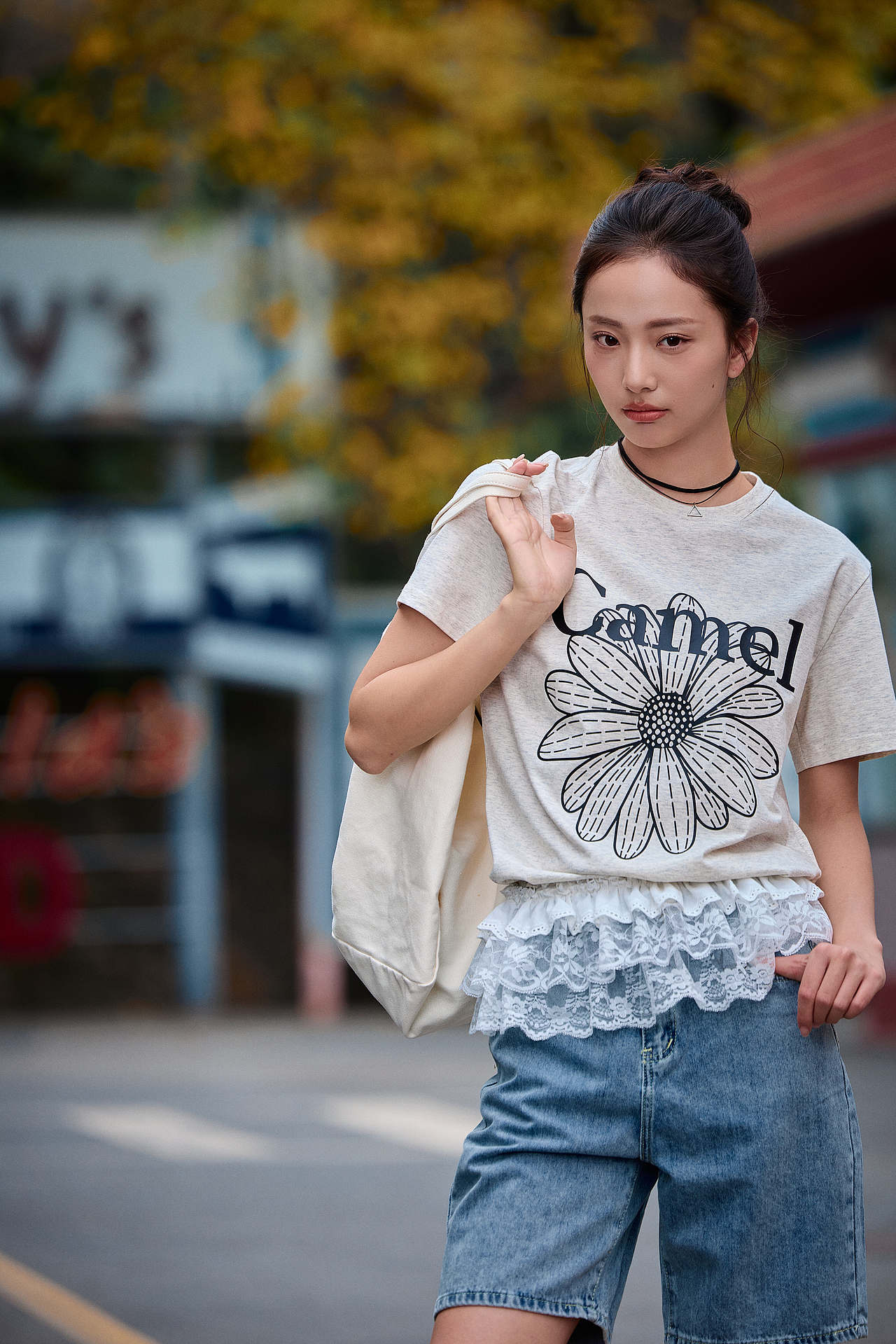 骆驼｜清爽白T，自在城市漫游（图ZNDEwODczOTUy） - 人像摄影 - 站酷设计师JaKe杰原创素材 - 站酷ZCOOL