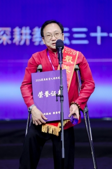 著名作家躬身教育31载，终摘教育功勋奖（图ZMTU4MDk0ODA=） - 资讯 - 站酷设计师站长资讯原创素材 - 站酷ZCOOL