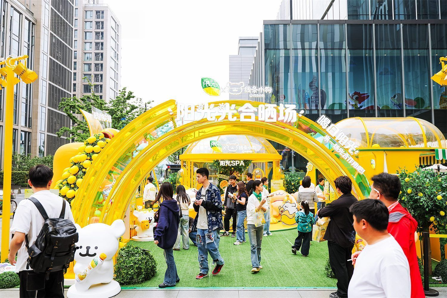 杭州亚奥万象天地「春日光合联欢会」主题美陈设计解析-肆墨设计（图ZMTU4MTU0Mjg=） - 资讯 - 站酷设计师肆墨设计原创素材 - 站酷ZCOOL