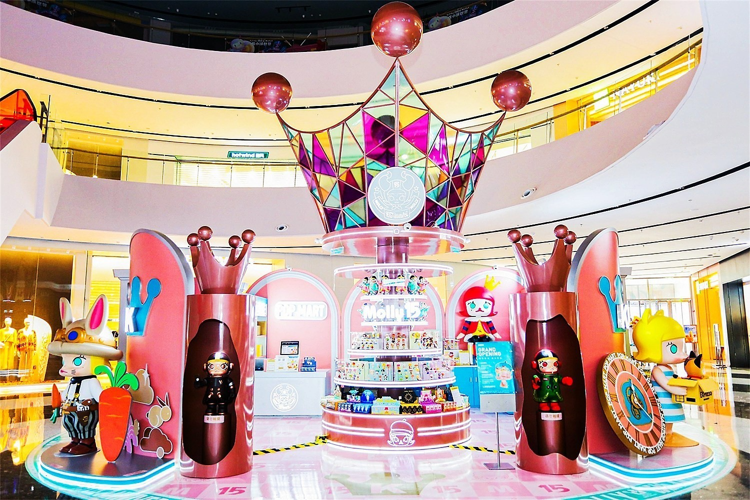 泡泡玛特周年展商场美陈设计如何提升氛围感？肆墨设计（图ZMTU4MTgzMTY=） - 资讯 - 站酷设计师肆墨设计原创素材 - 站酷ZCOOL