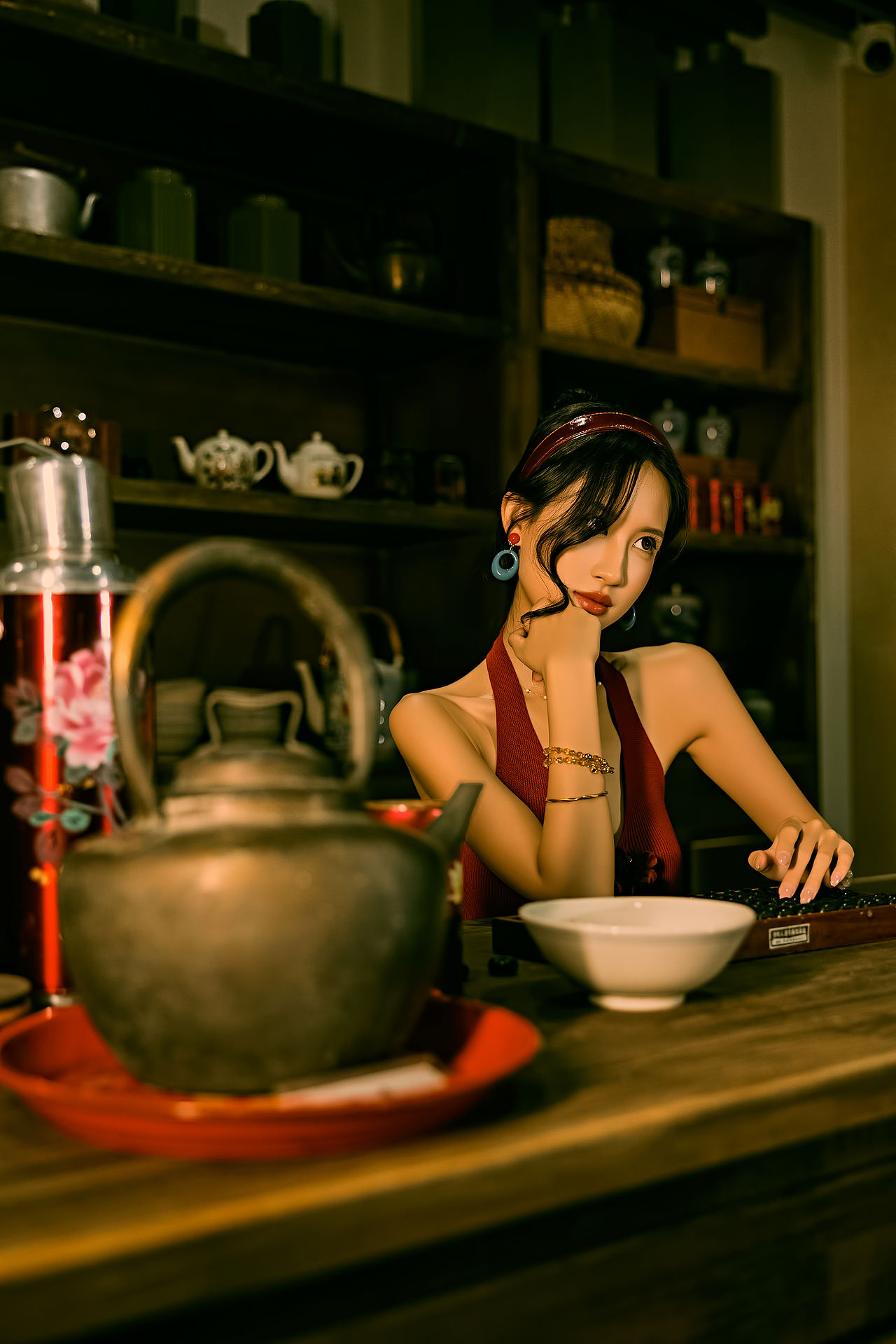 【港风复古】夜晚靓女逛街（图ZNDExMTYzMjI0） - 人像摄影 - 站酷设计师夏夜港湾原创素材 - 站酷ZCOOL