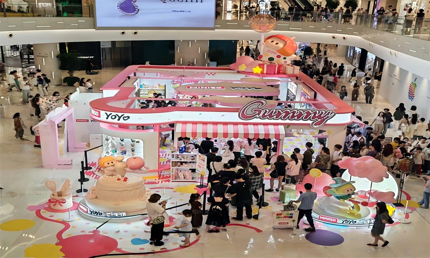 上海环贸iapm商场YOYO 酱快闪店：亲民潮玩IP落地高端场域，到底做对了什么？肆墨设计（图ZMTU4MjUzMDg=） - 资讯 - 站酷设计师肆墨美陈公司原创素材 - 站酷ZCOOL