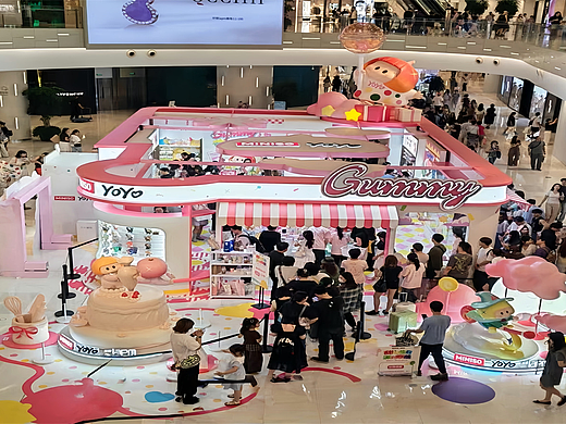上海环贸iapm商场YOYO 酱快闪店：亲民潮玩IP落地高端场域，到底做对了什么？肆墨设计