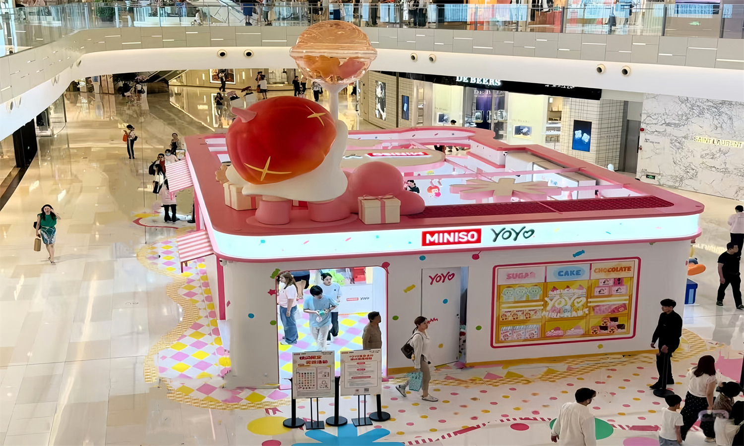 上海环贸iapm商场YOYO 酱快闪店：亲民潮玩IP落地高端场域，到底做对了什么？肆墨设计（图ZMTU4MjUzMjA=） - 资讯 - 站酷设计师肆墨美陈公司原创素材 - 站酷ZCOOL
