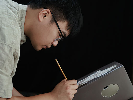 行情不好，为什么还要耗半年做一件大作品