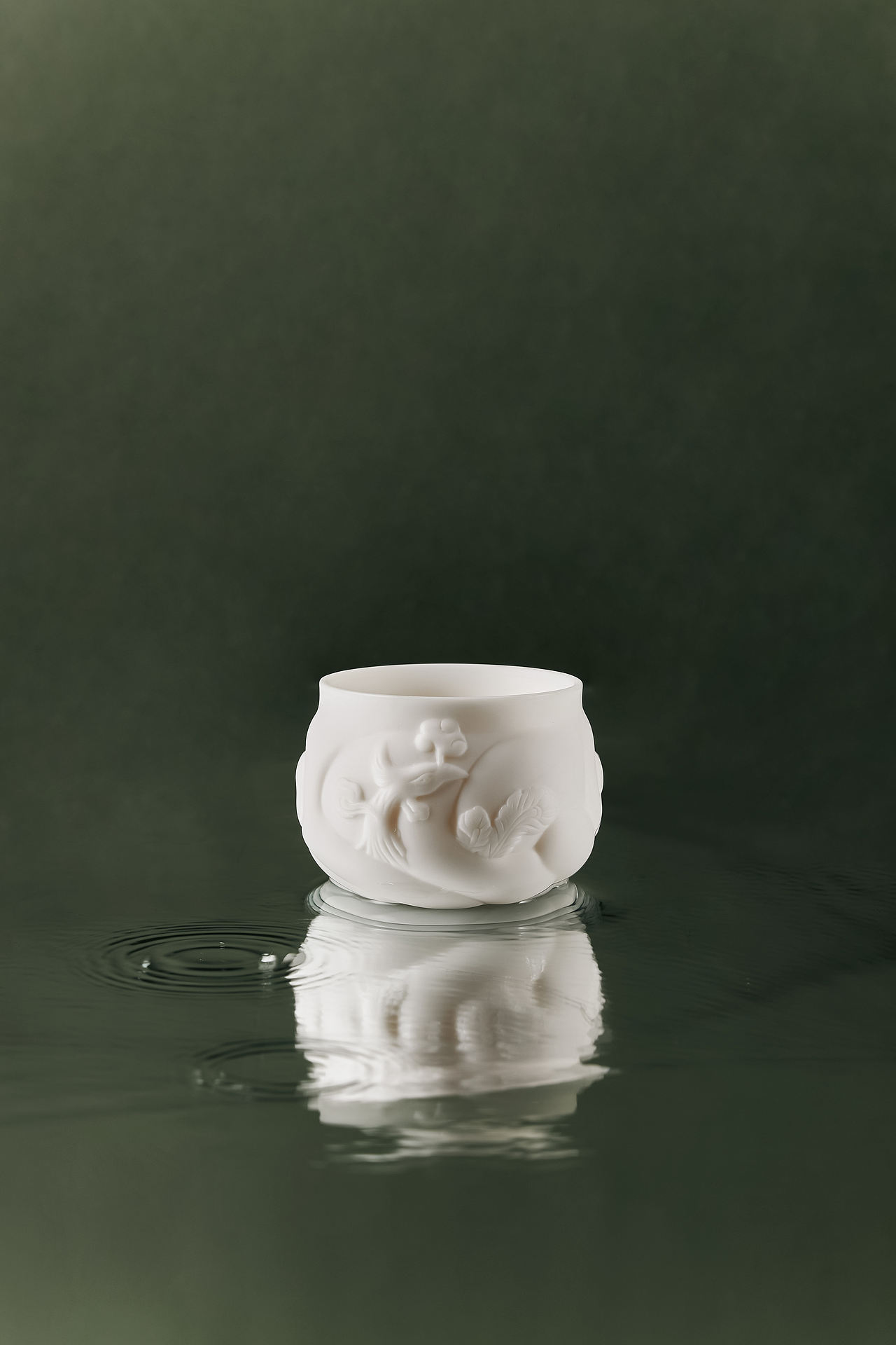 极简白瓷｜一道浅刻凤纹，便是东方留白之美（图ZNDExNTg4MzY4） - 产品摄影 - 站酷设计师逆光者视觉原创素材 - 站酷ZCOOL