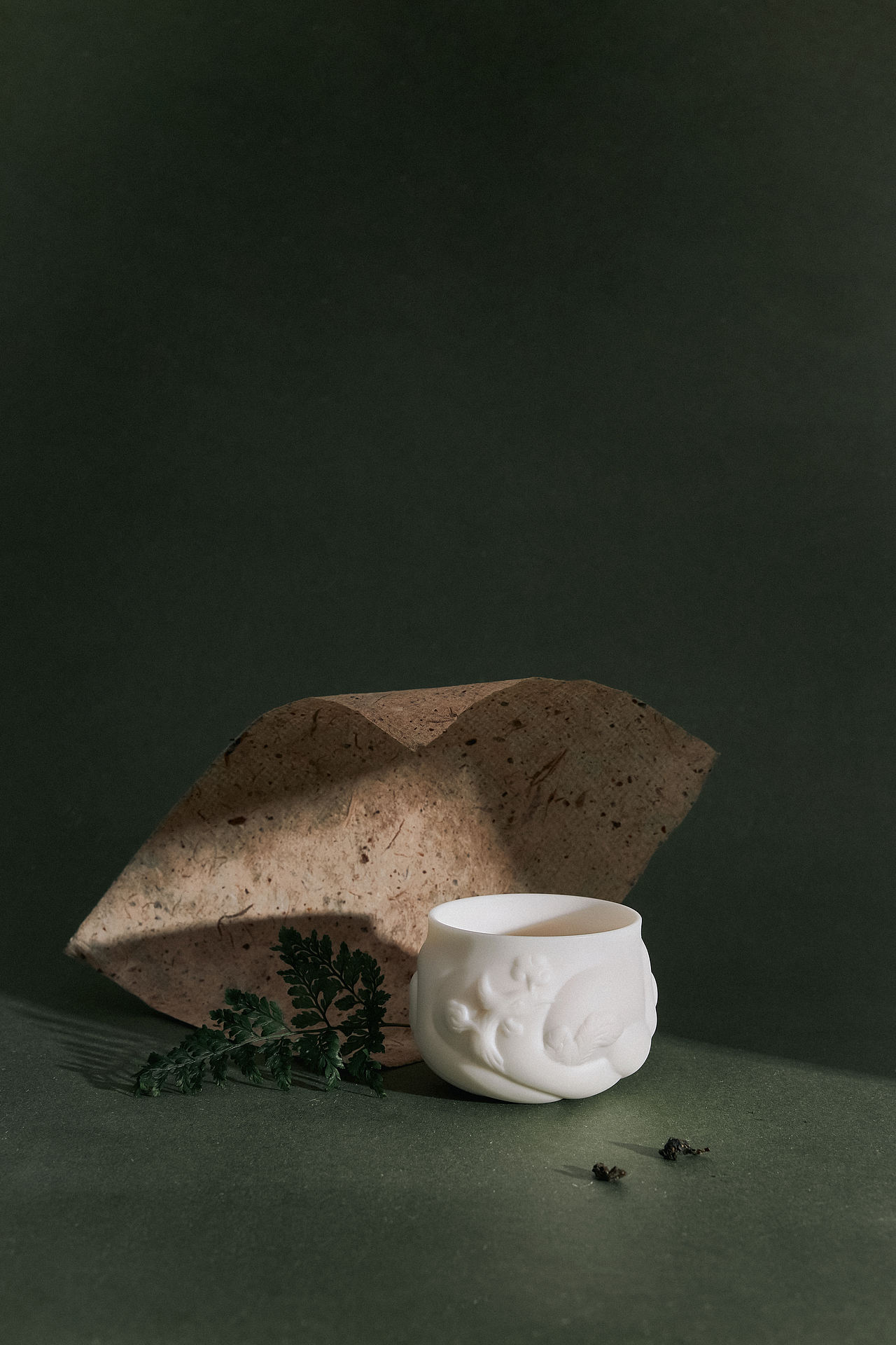 极简白瓷｜一道浅刻凤纹，便是东方留白之美（图ZNDExNTg4MzYw） - 产品摄影 - 站酷设计师逆光者视觉原创素材 - 站酷ZCOOL