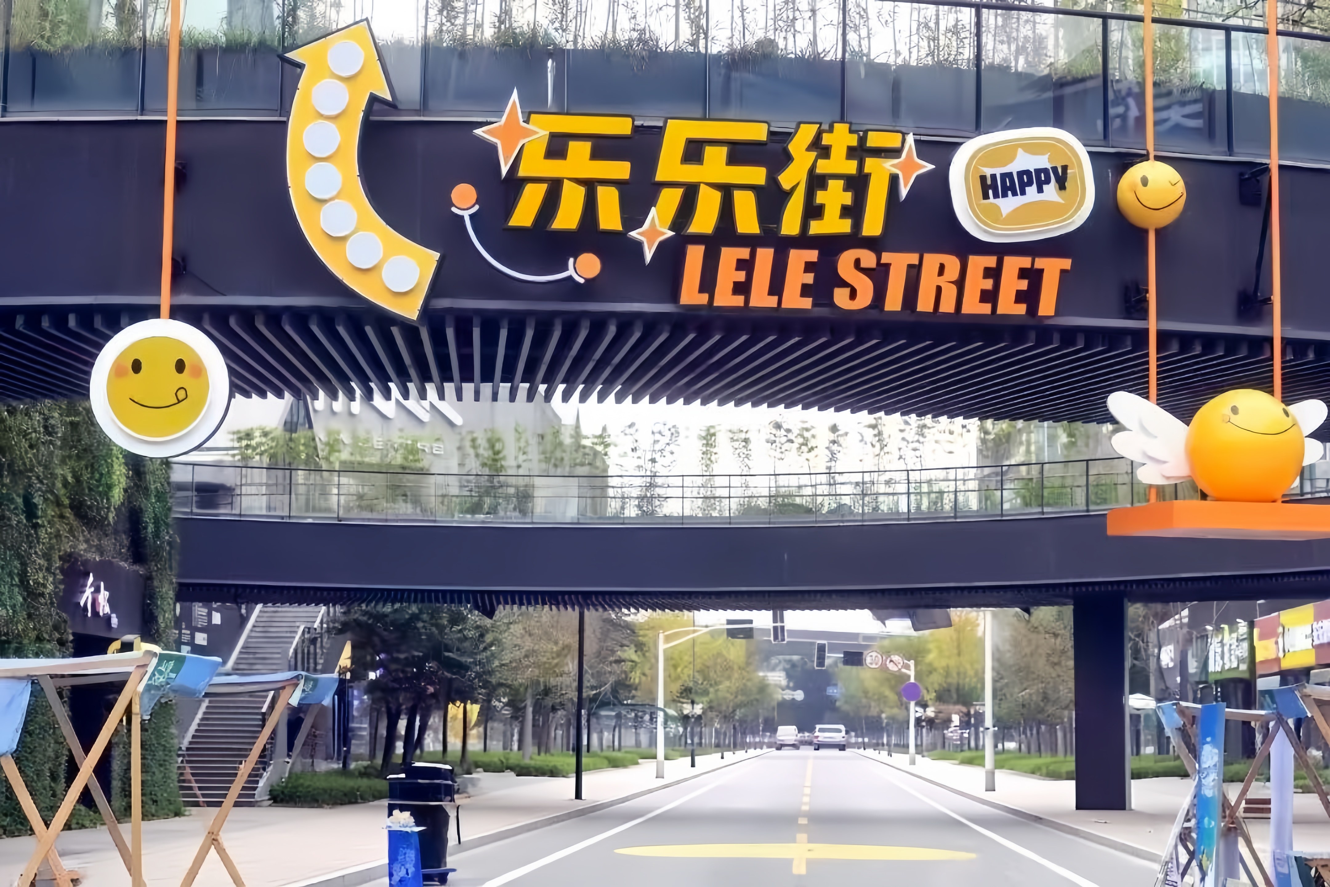 有没有合作过江苏商业街区美陈氛围包装设计公司的？想了解落地还原度和驻场能力（图ZMTU4NTU3NzI=） - 观点 - 站酷设计师新锐策展设计圈原创素材 - 站酷ZCOOL