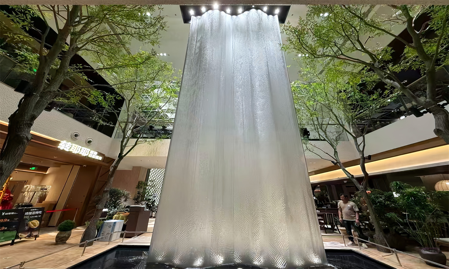 商业街区“冷区”如何用美陈节点设计来激活？肆墨设计（图ZMTU4NTg2NDQ=） - 观点 - 站酷设计师新锐策展设计圈原创素材 - 站酷ZCOOL