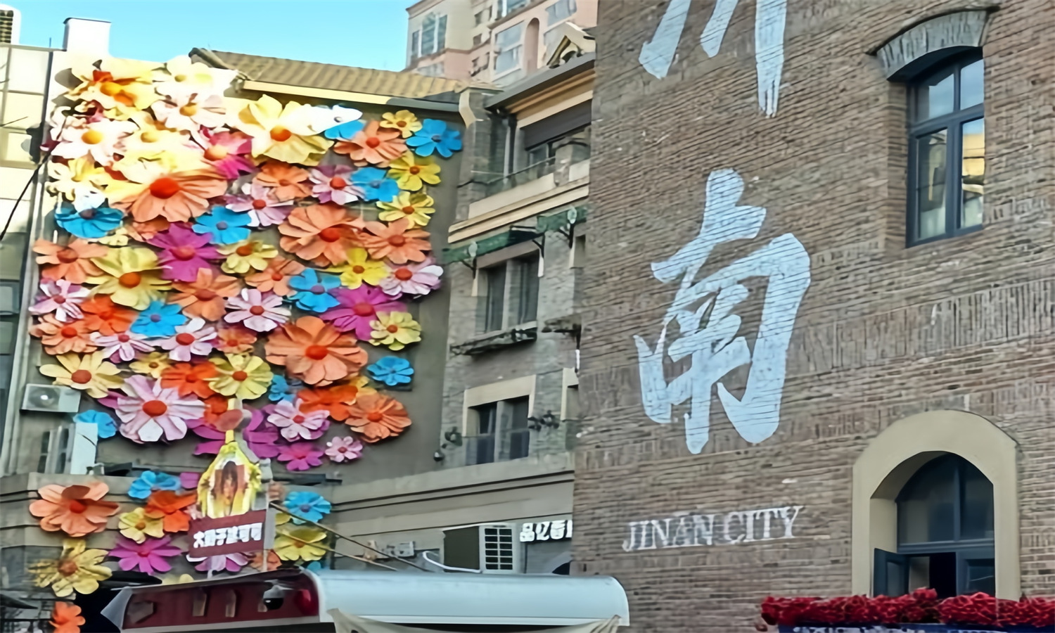 步行街中段没人逛？商业街区美陈如何破解 “首尾热、中间冷” 的困局？肆墨设计（图ZMTU5MDczNTY=） - 观点 - 站酷设计师新锐策展设计圈原创素材 - 站酷ZCOOL