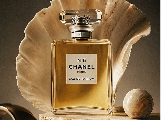 AI静物作品I为奢侈品大牌香水做的纯AIGC作品