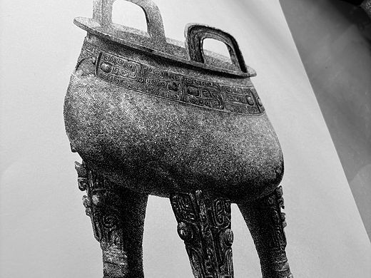 文物钢笔插画｜大洋遗珍·兽面纹柱足青铜鼎