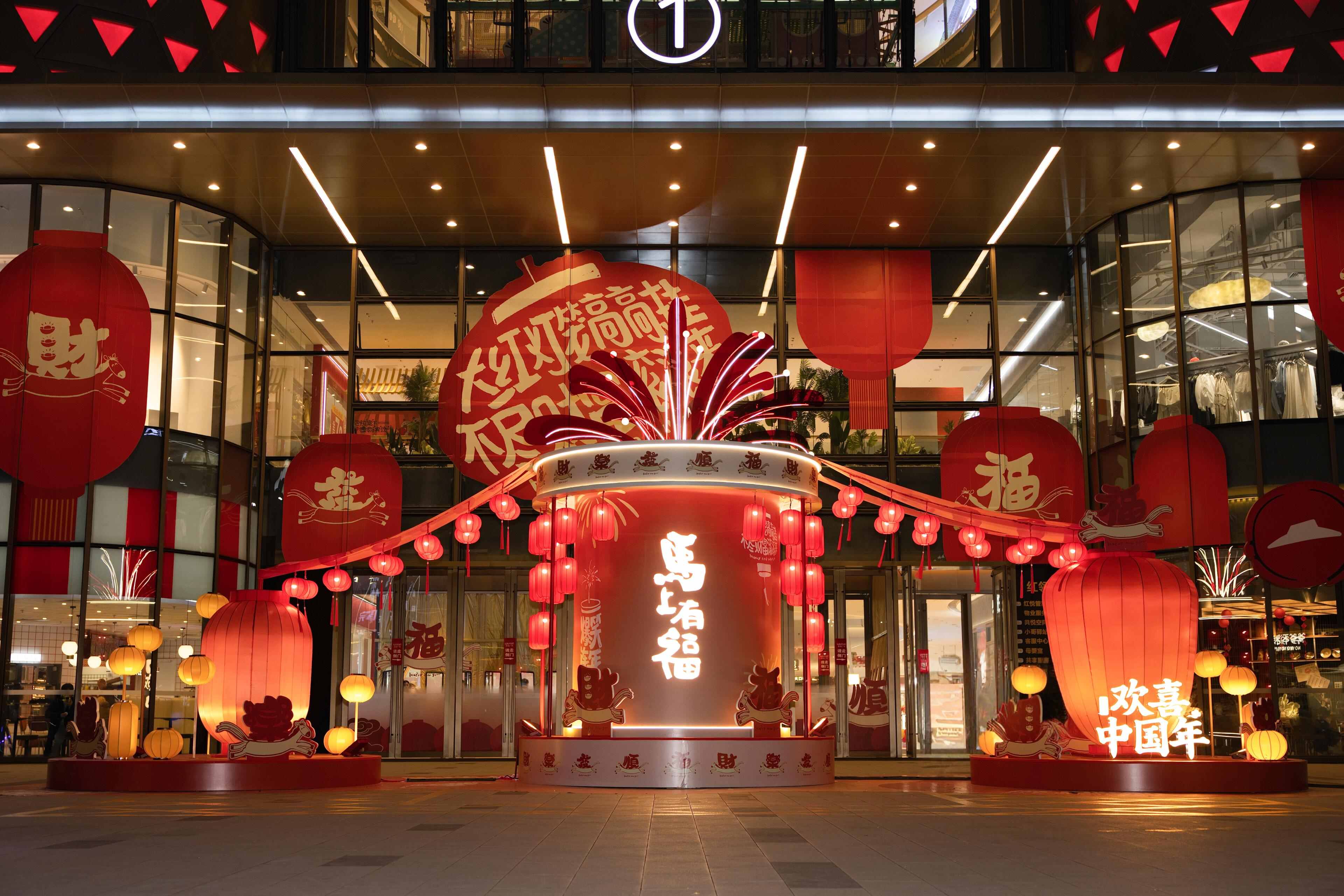 2026新春美陈观察：商场新年节日美陈氛围提升设计公司如何选？（图ZMTU5Mjc4NzY=） - 观点 - 站酷设计师华创商业创意原创素材 - 站酷ZCOOL