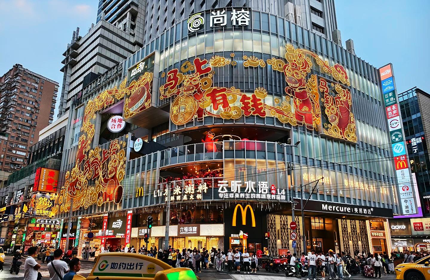 别让新年预算打水漂：商场春节节日美陈氛围提升设计公司筛选维度（图ZMTU5MzM2MTI=） - 观点 - 站酷设计师柿子创意机构原创素材 - 站酷ZCOOL
