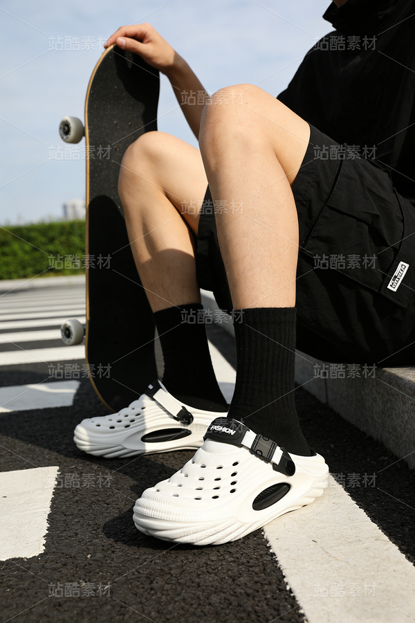 洞洞鞋产品场景AI作品（主预览-12765067） - 未分类 - 站酷设计师喻生有你原创素材 - 站酷ZCOOL