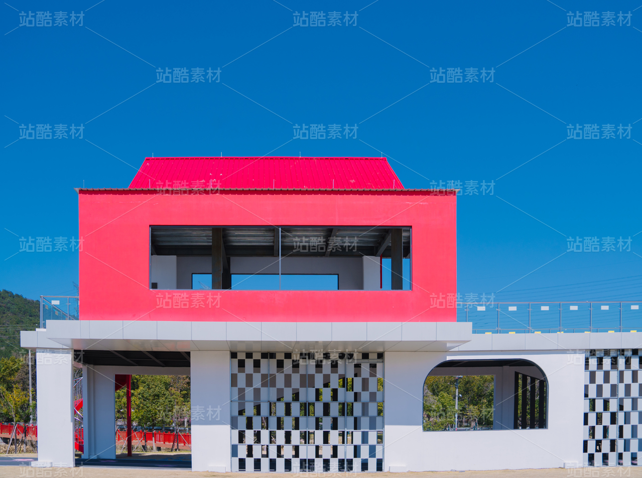 红白配色现代建筑，几何格纹立面设计