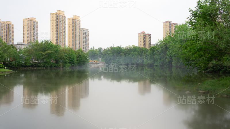 城市河道湖景风光 现代临水住宅楼户外风景摄影