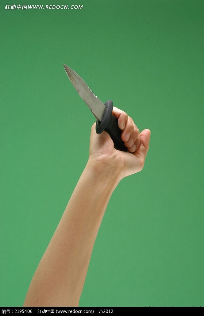 右手拿着刀锋向上的匕首jpg图片