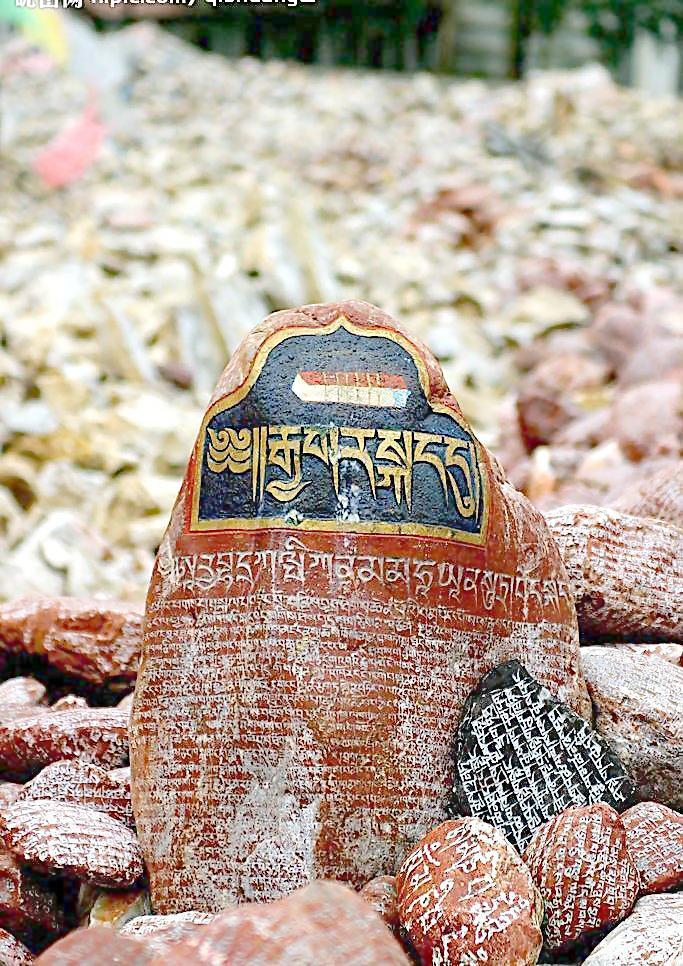 西藏玛尼石图片