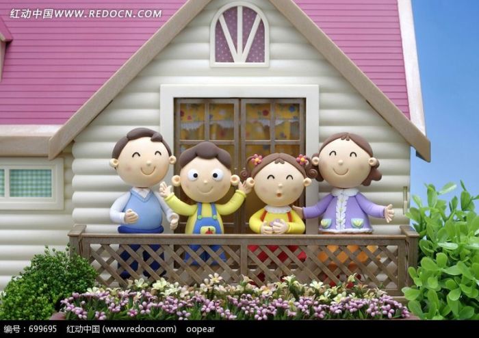 站在房屋阳台上的一家人图片